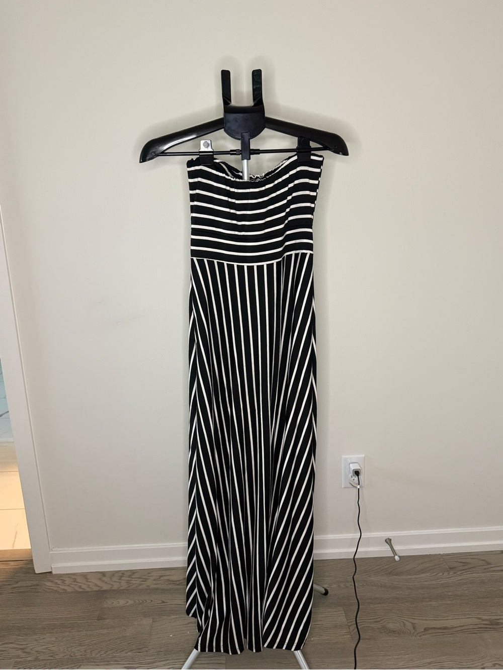 AGL by West Kei Black & White Strapless Striped Maxi Dress Size Small - Picture 3 of 6